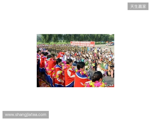 夺得湘超冠军！永州队球员乘坐花车回城，市民夹道欢迎
