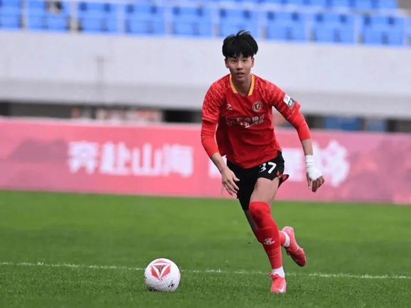 官方:18岁中国前锋张家鸣自伯恩利租借至塞尔维亚沃日多瓦茨